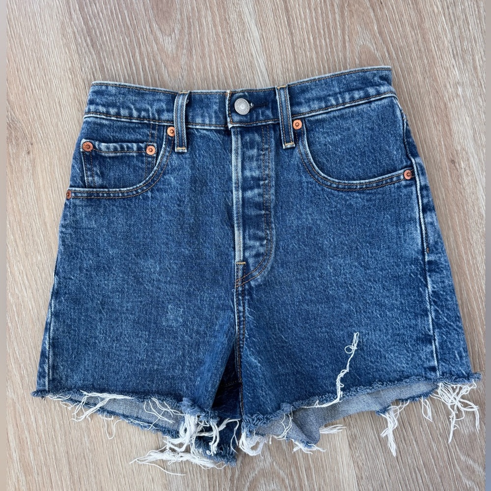 Levi’s ribcage shorts